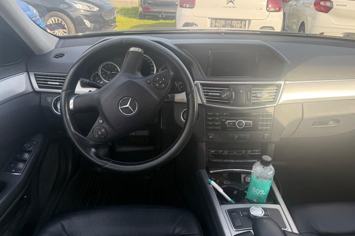 Sort Mercedes E200 fra 2013