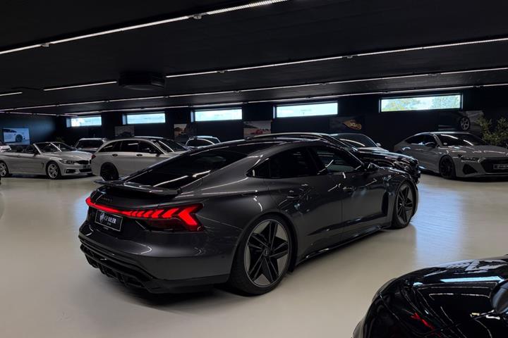 Grå Audi e-tron GT fra 2022