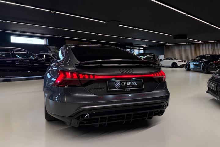 Grå Audi e-tron GT fra 2022