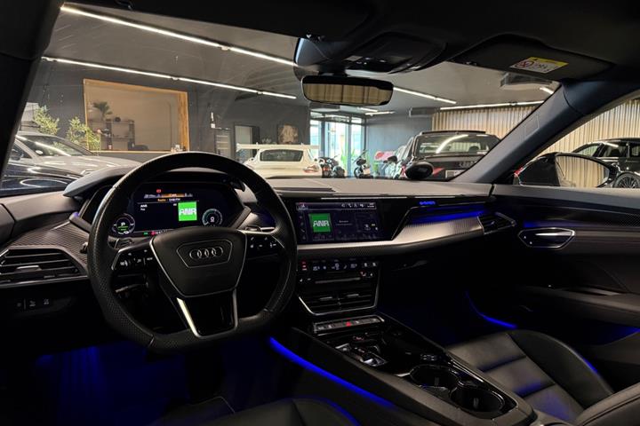 Grå Audi e-tron GT fra 2022