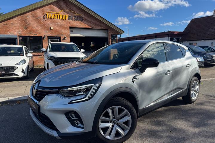 Grå Renault Captur fra 2023