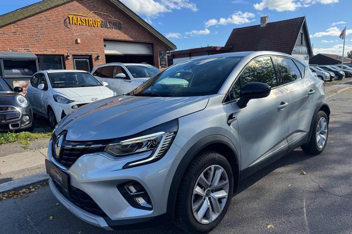 Grå Renault Captur fra 2023