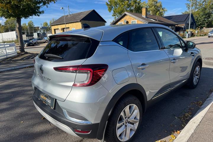 Grå Renault Captur fra 2023