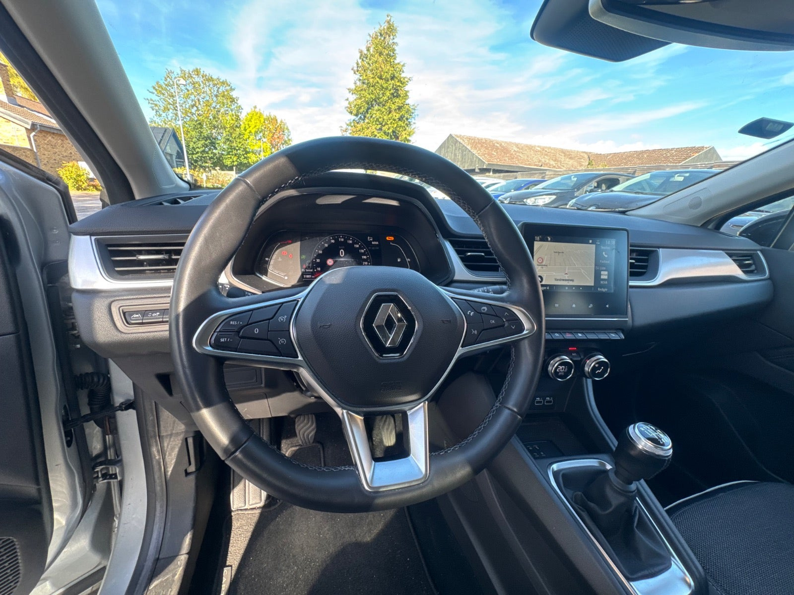 Grå Renault Captur fra 2023
