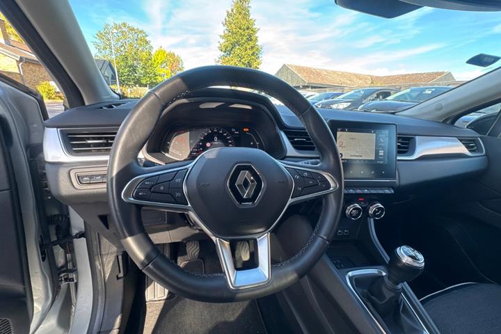 Grå Renault Captur fra 2023