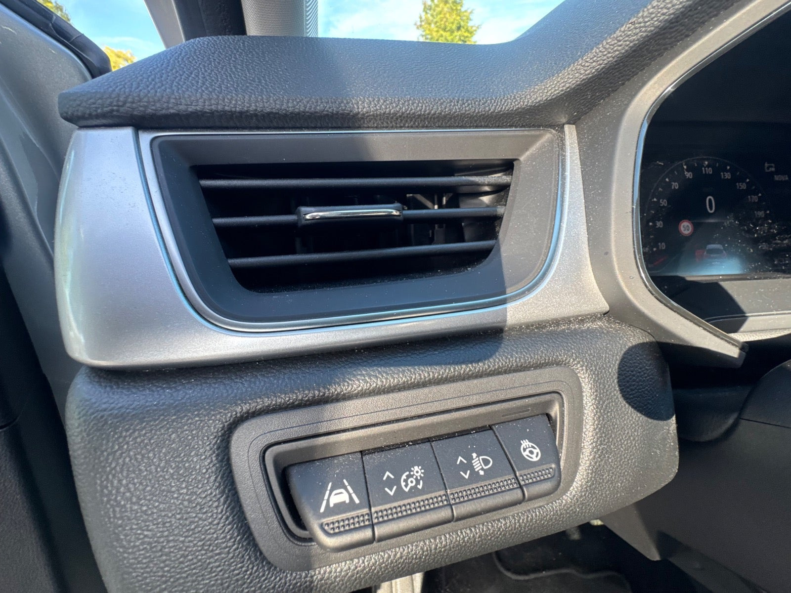 Grå Renault Captur fra 2023
