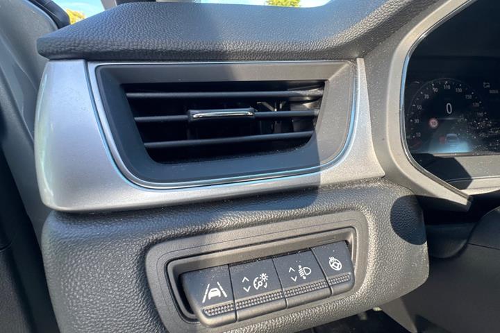 Grå Renault Captur fra 2023