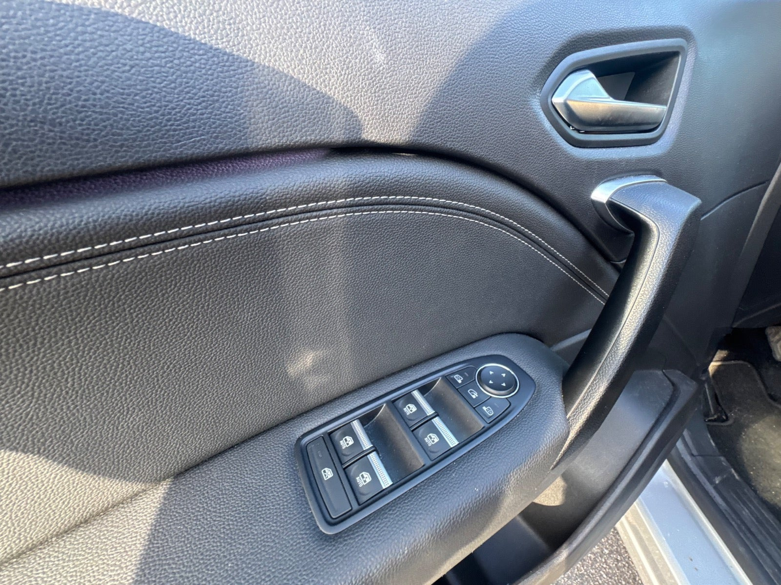 Grå Renault Captur fra 2023