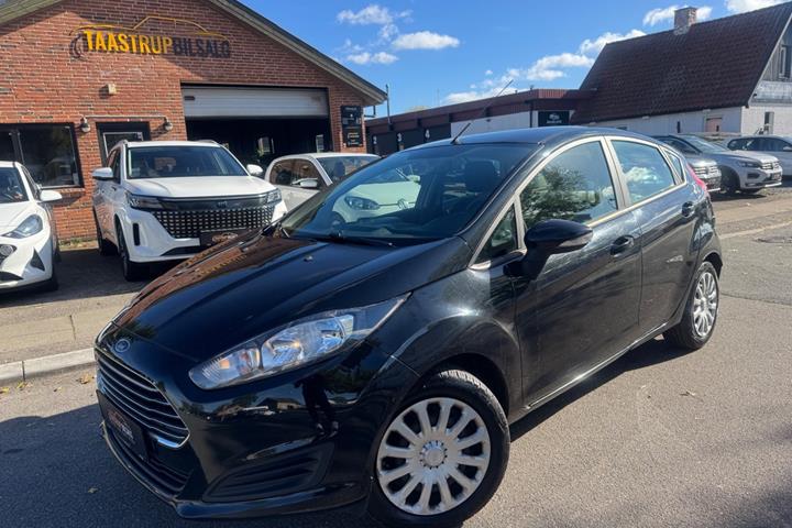 undefined Ford Fiesta fra 2014 set udefra