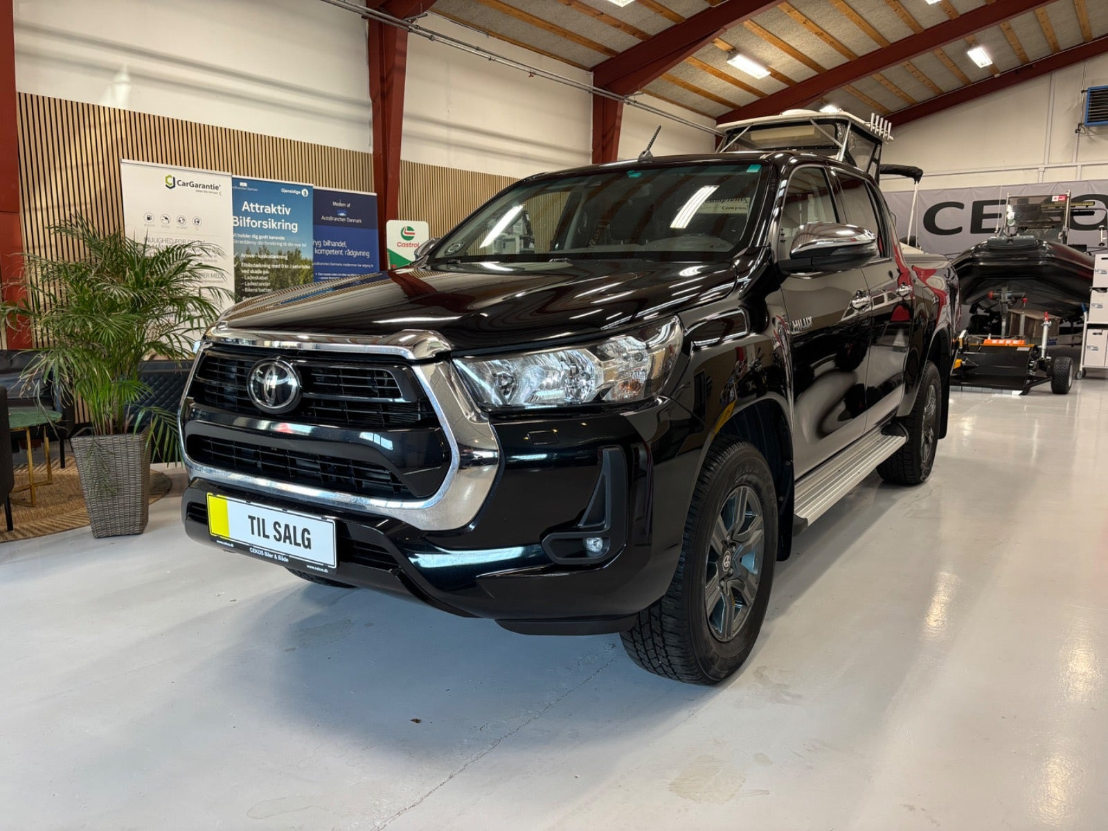 Sort Toyota HiLux fra 2021