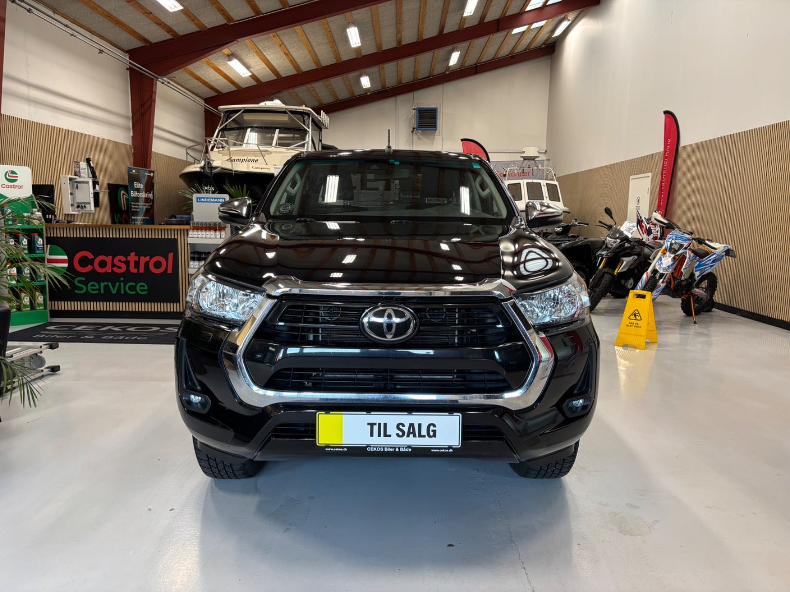 Sort Toyota HiLux fra 2021