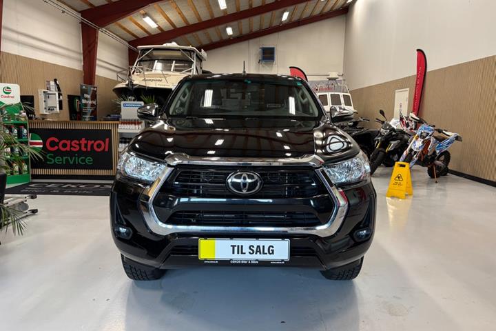 Sort Toyota HiLux fra 2021