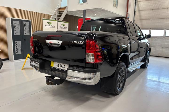 Sort Toyota HiLux fra 2021