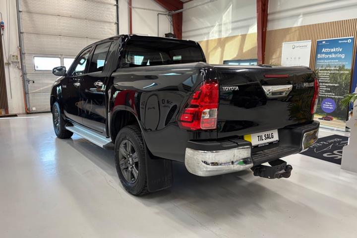Sort Toyota HiLux fra 2021