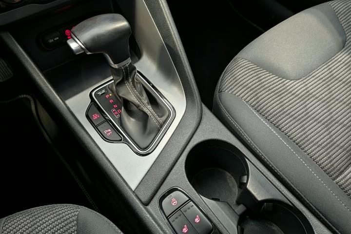 Blå Kia Niro fra 2018