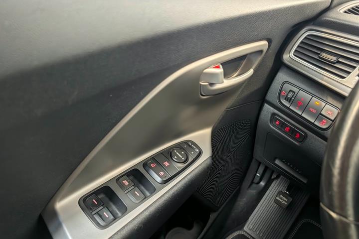 Blå Kia Niro fra 2018