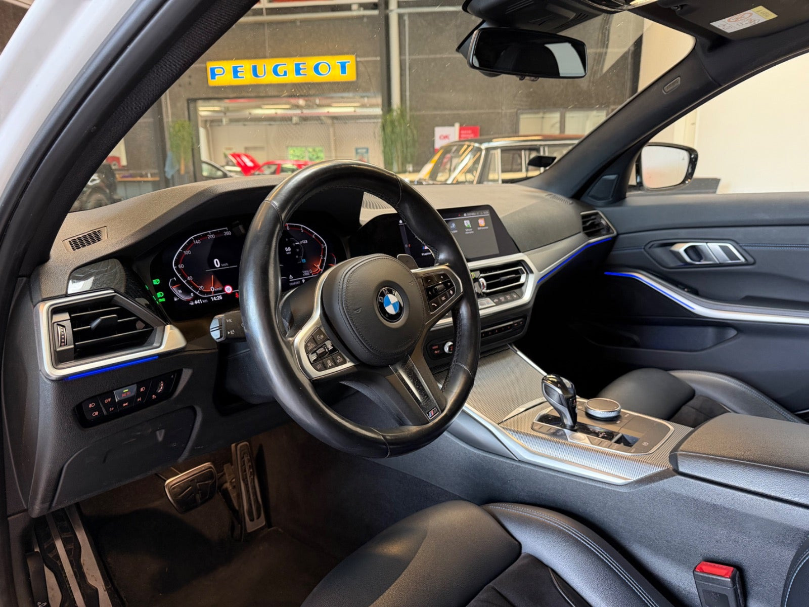 Blå BMW 330i fra 2020