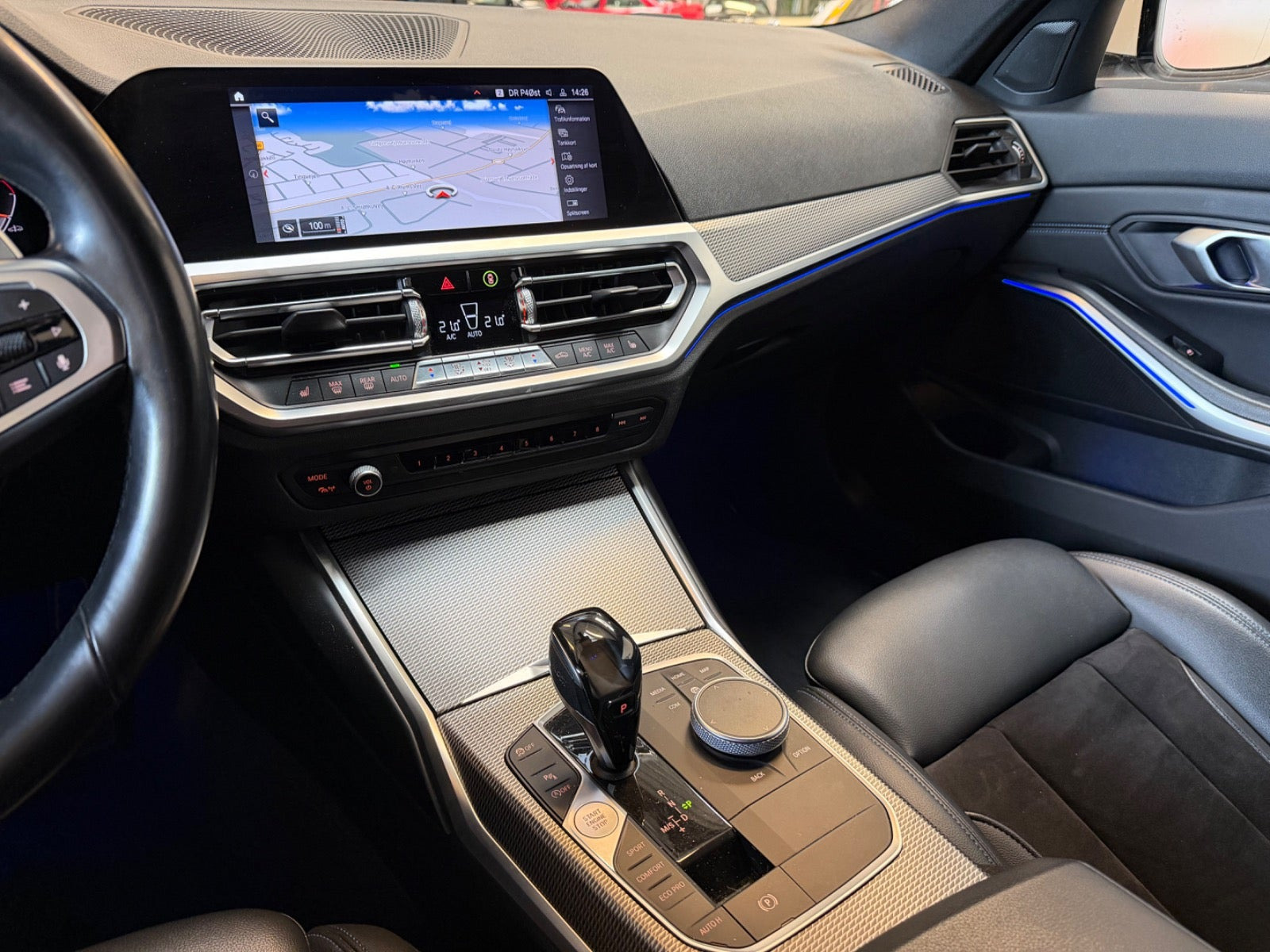 Blå BMW 330i fra 2020