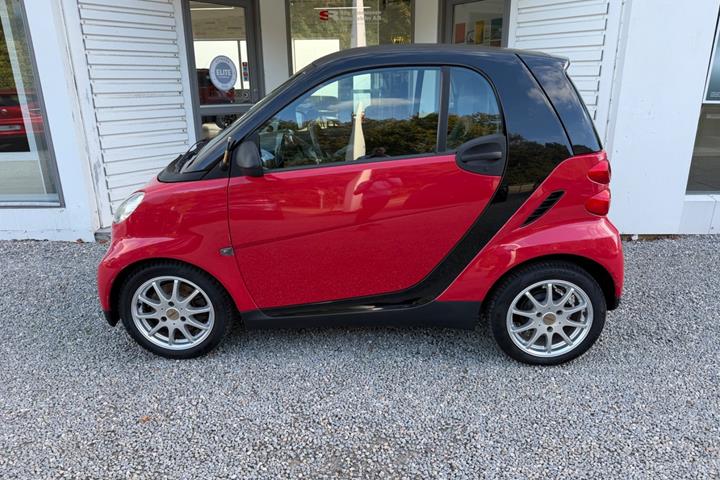 Rød Smart ForTwo Coupé fra 2010