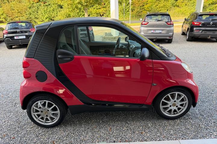 Rød Smart ForTwo Coupé fra 2010