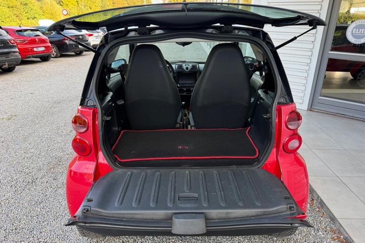Rød Smart ForTwo Coupé fra 2010