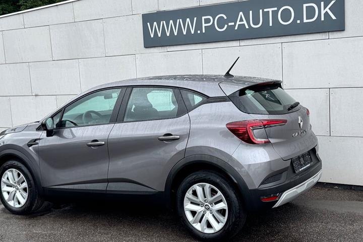 Grå Renault Captur fra 2023