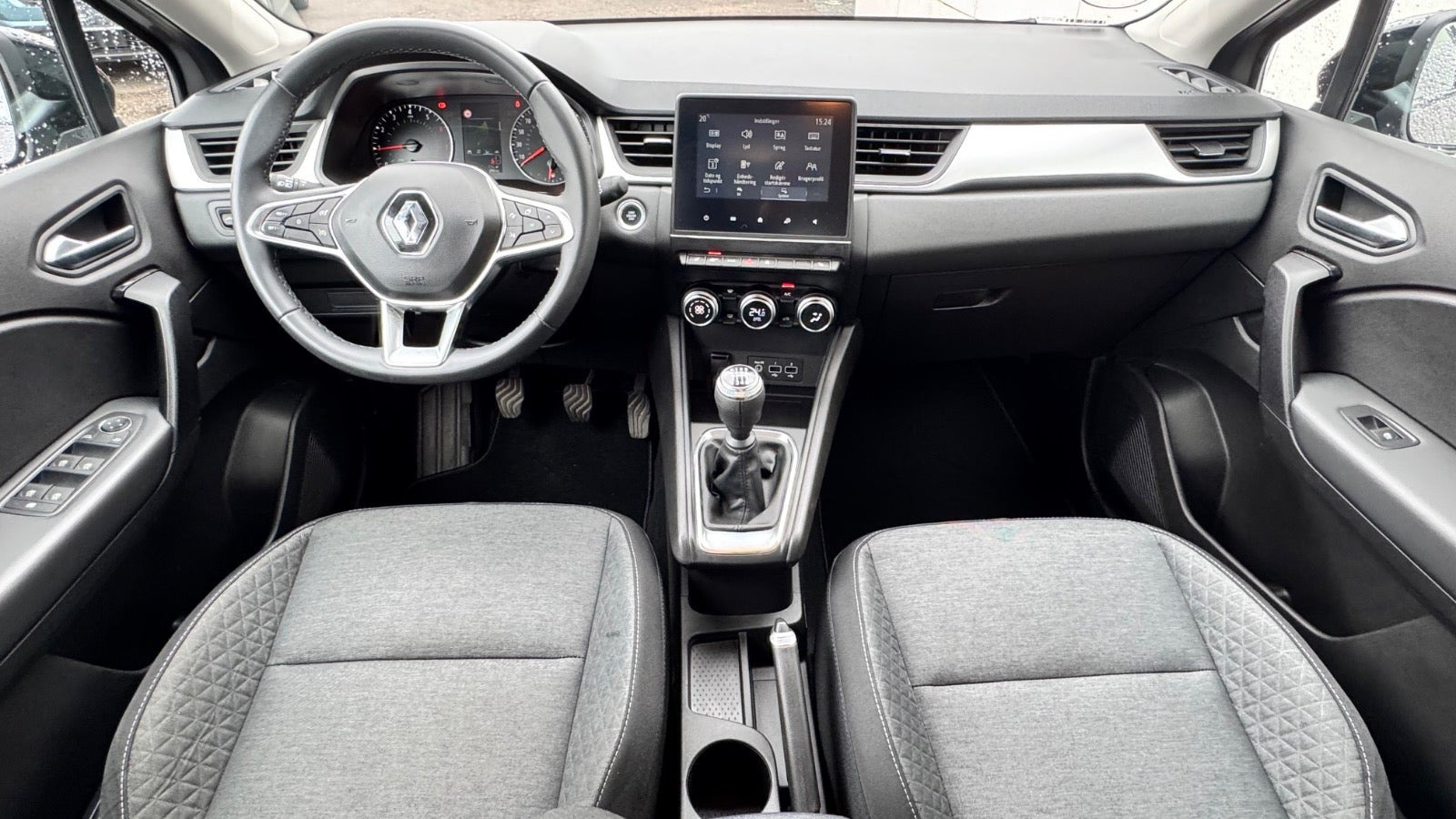 Grå Renault Captur fra 2023