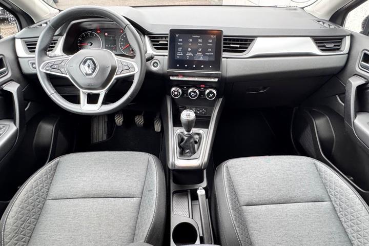 Grå Renault Captur fra 2023