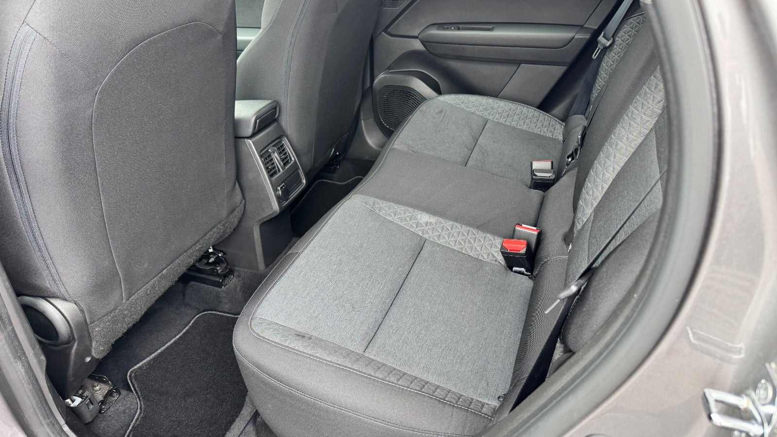 Grå Renault Captur fra 2023