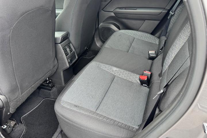 Grå Renault Captur fra 2023