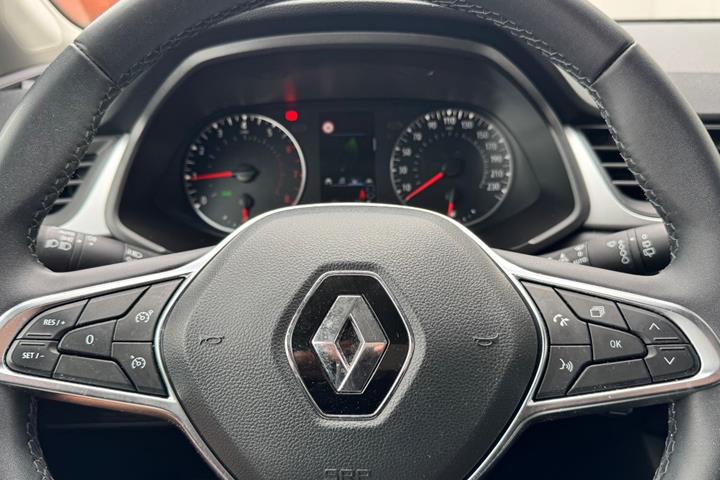 Grå Renault Captur fra 2023