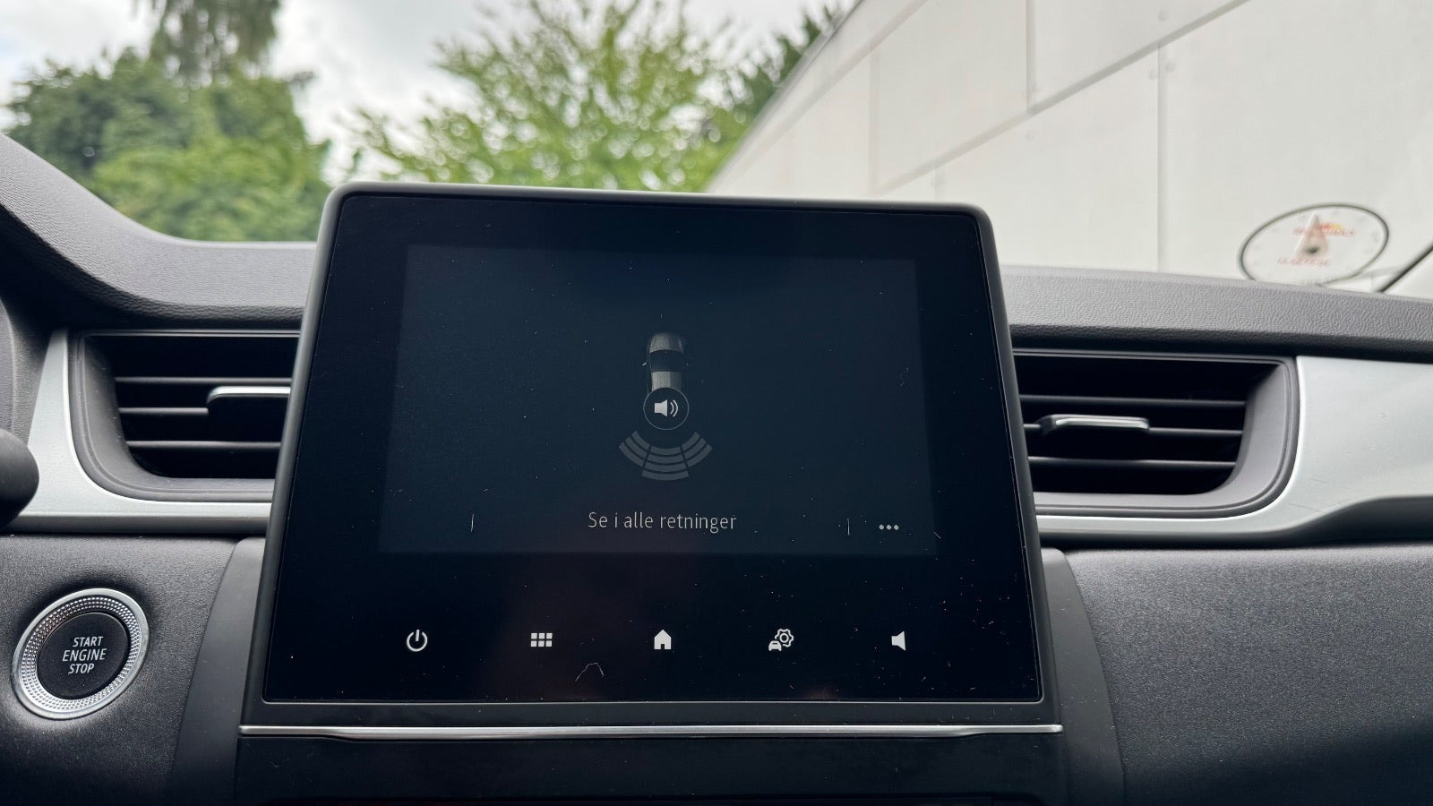 Grå Renault Captur fra 2023