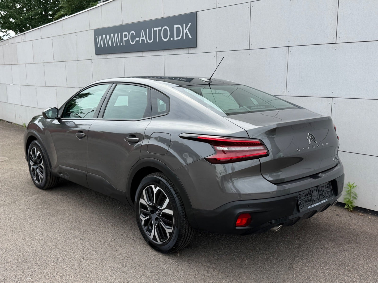 Grå Citroën C4 X fra 2024