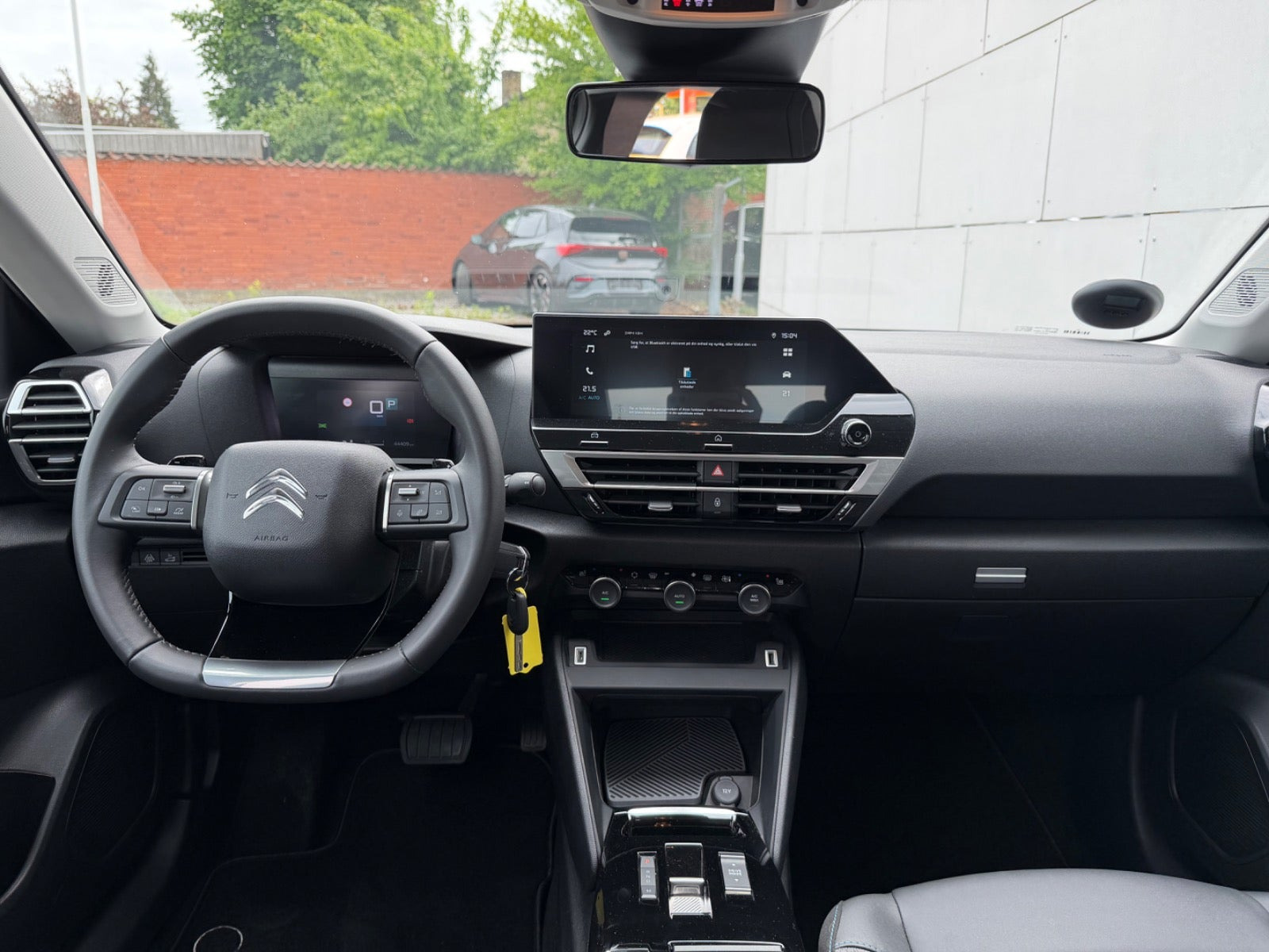 Grå Citroën C4 X fra 2024