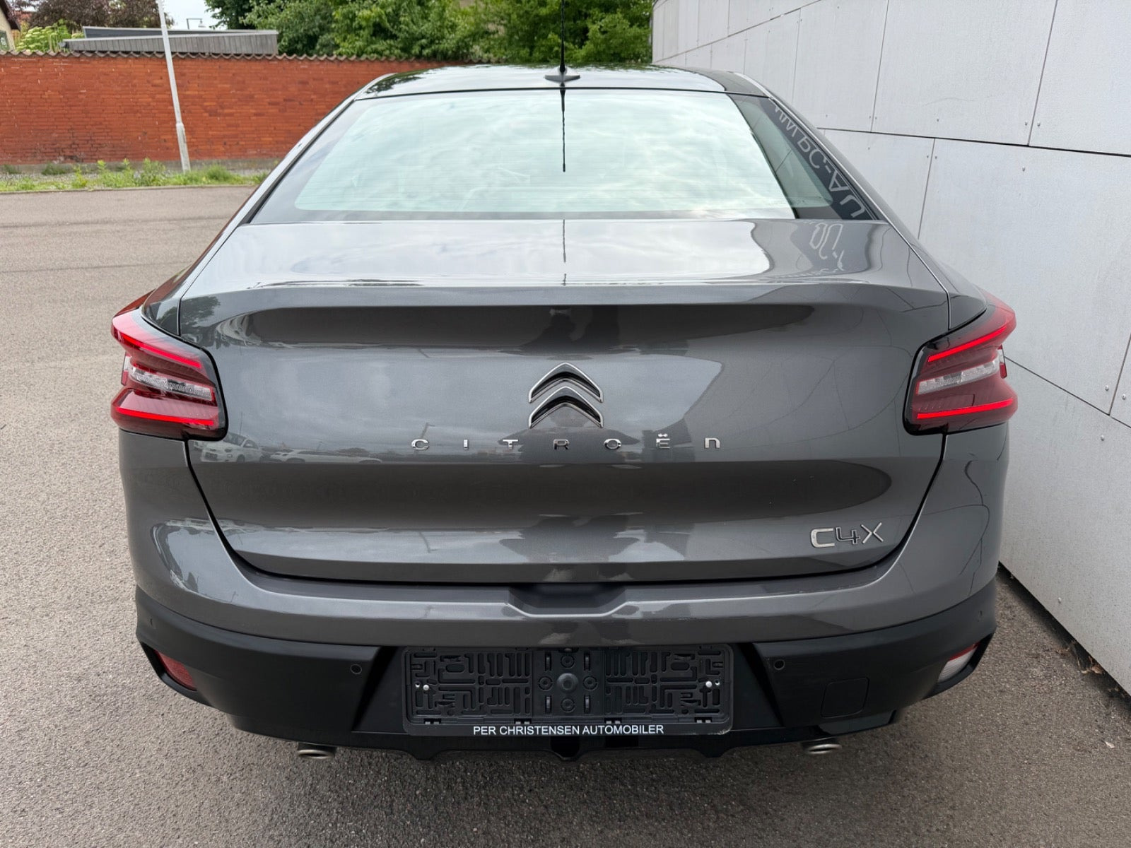 Grå Citroën C4 X fra 2024