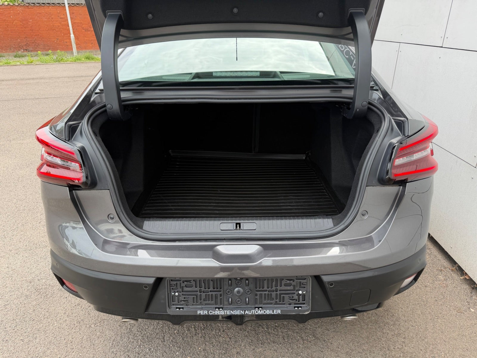 Grå Citroën C4 X fra 2024