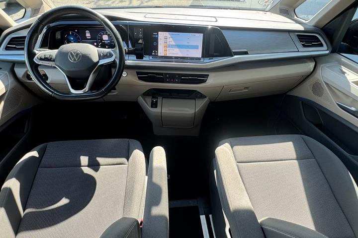 Sort VW Multivan fra 2023