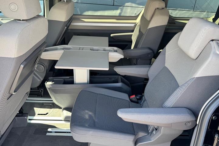 Sort VW Multivan fra 2023