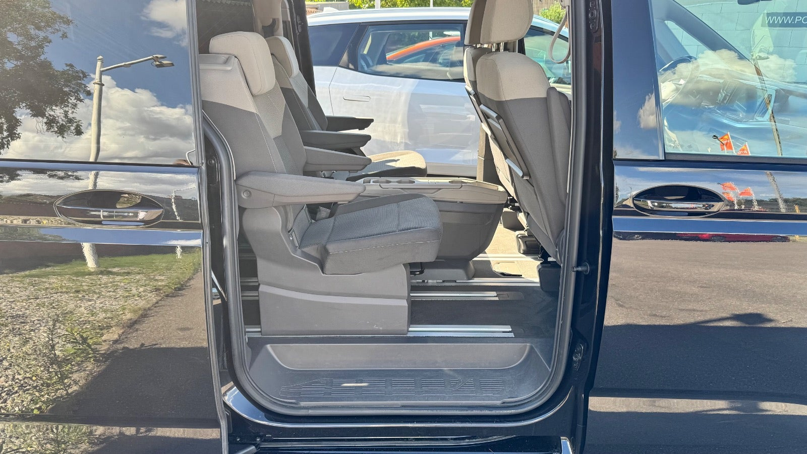 Sort VW Multivan fra 2023