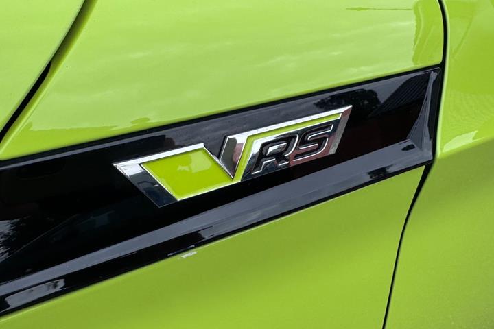 Grøn Skoda Enyaq fra 2023