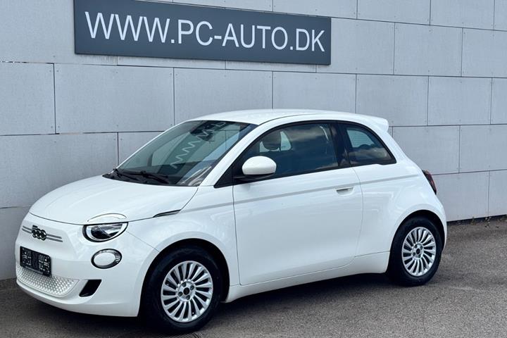 Hvid Fiat 500e fra 2023