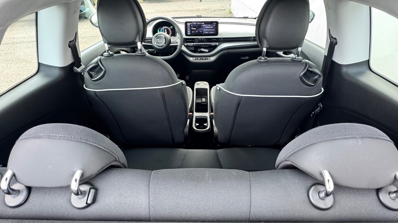 Hvid Fiat 500e fra 2023