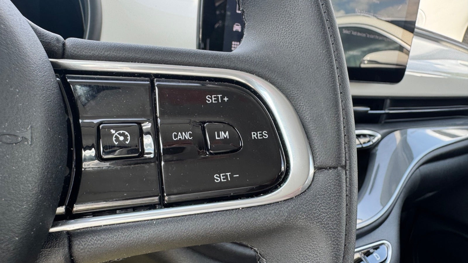 Hvid Fiat 500e fra 2023
