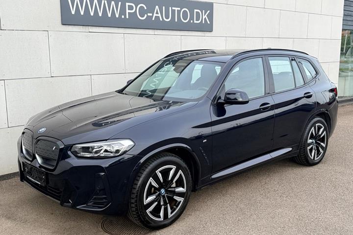 Blå BMW iX3 fra 2022
