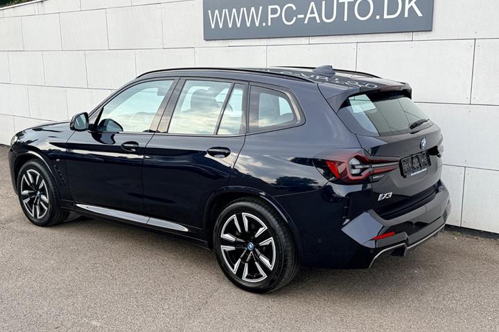 Blå BMW iX3 fra 2022