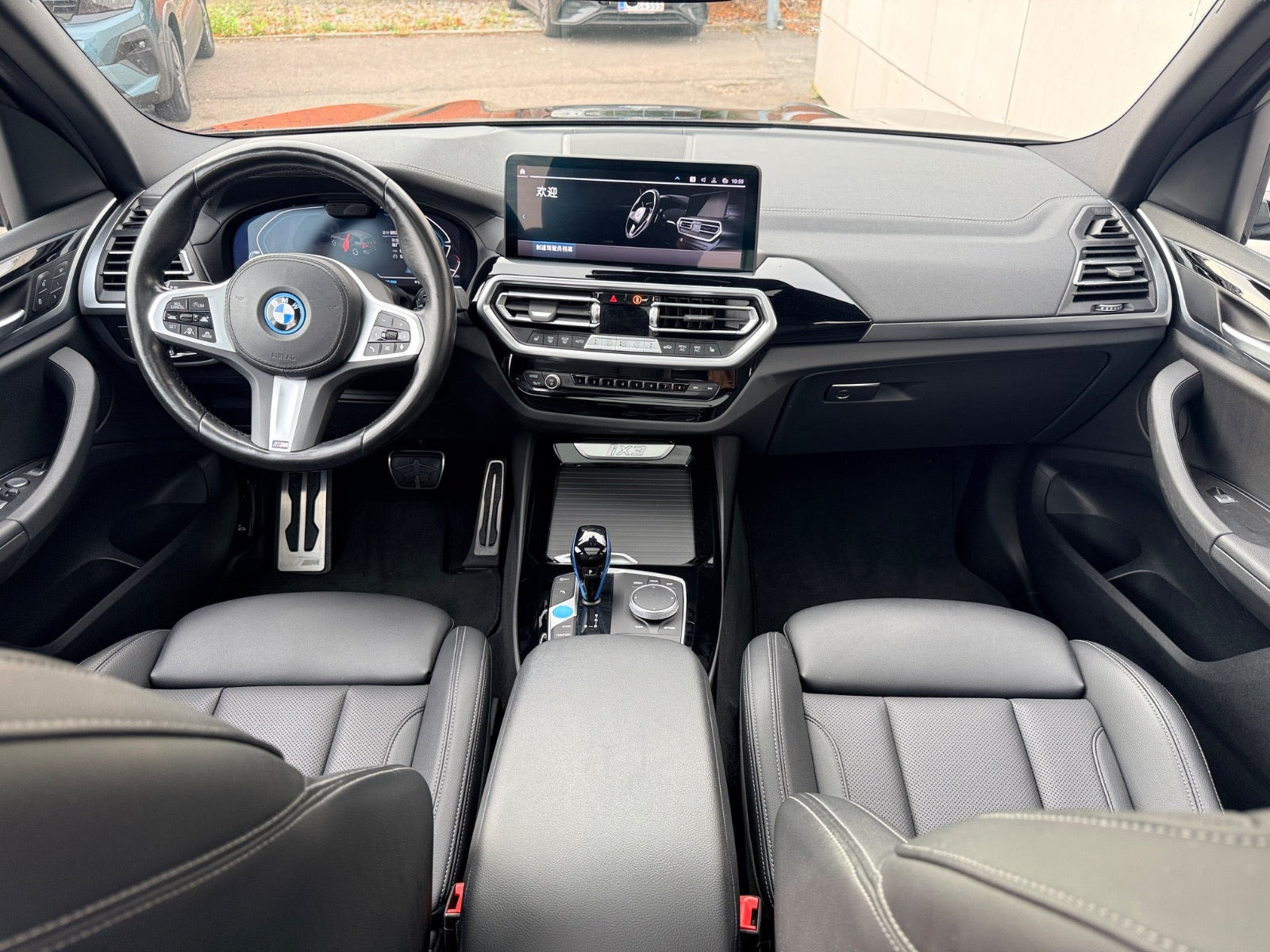 Blå BMW iX3 fra 2022