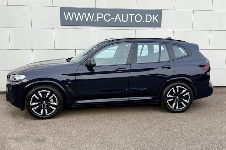 Blå BMW iX3 fra 2022