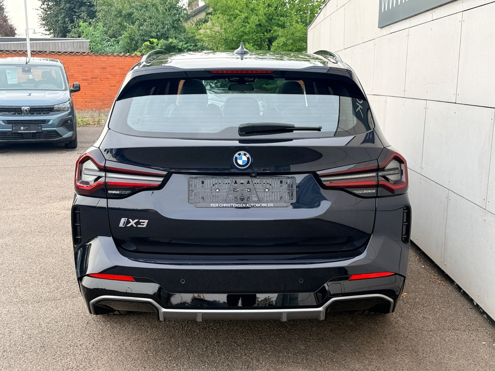 Blå BMW iX3 fra 2022