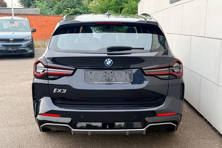 Blå BMW iX3 fra 2022