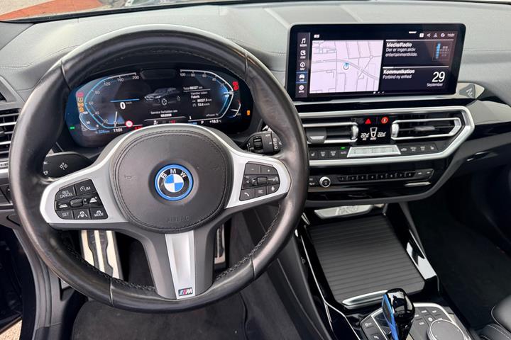 Blå BMW iX3 fra 2022